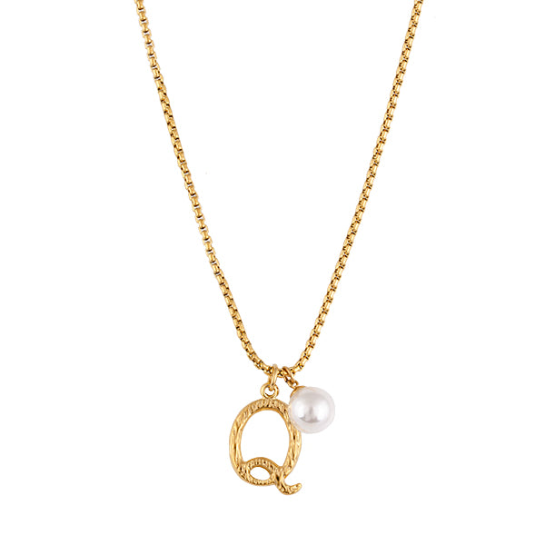 Pearl Letter Q Necklace